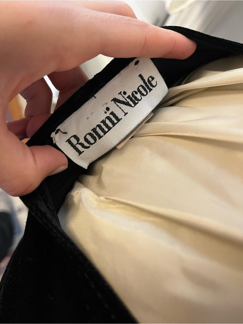Black velvet; great condition; use as dress or vest. - Picture 6 of 7